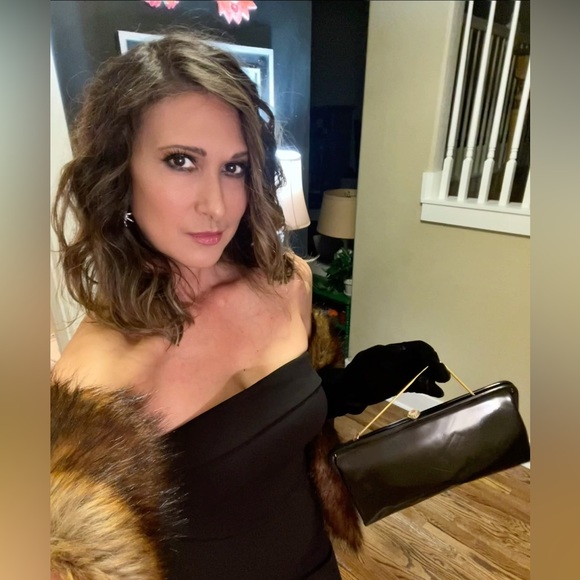 Meet your Posher, Elle - Picture 7 of 8